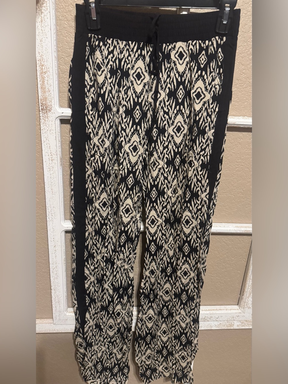 NWT Socialite Black & Cream Patterned Wide-Leg Pants; Sz XS [MSRP $52]